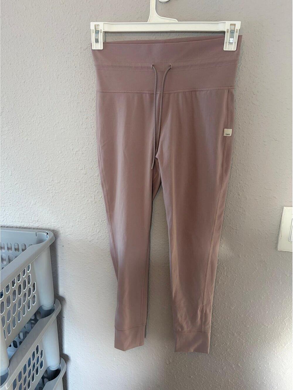 Vuori Daily Leggings Pink size L. $98 retail. Look like a jogger but fitted as a